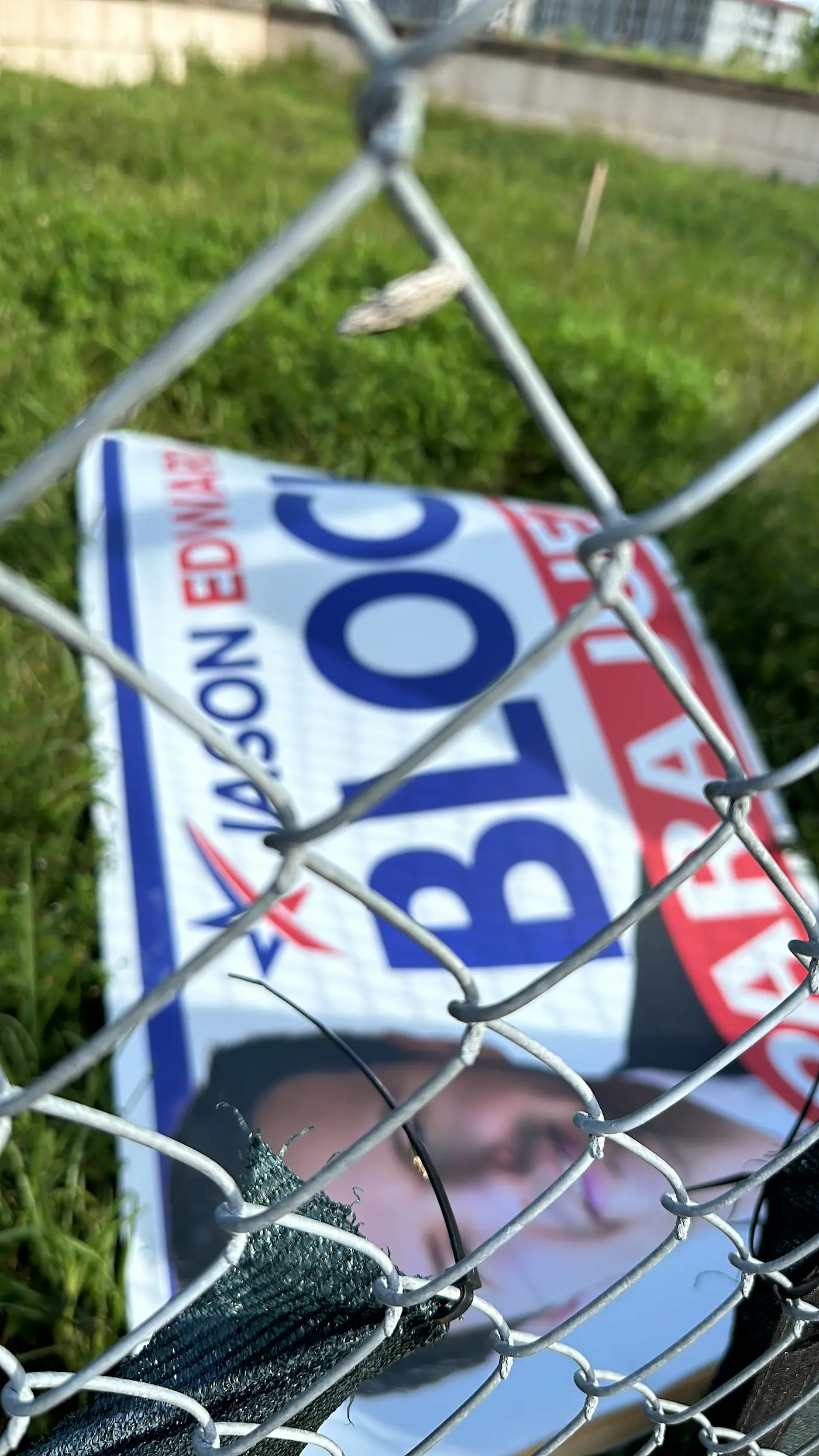 Democracia Manipulada: La Guerra de Carteles y la Oscura Estrategia Electoral en Miami-Dade. 2024 & 2025 2 Democracia Manipulada: La Guerra de Carteles y la Oscura Estrategia Electoral en Miami-Dade. 2024 & 2025Manipulated Democracy: The War of Political Signs and the Dark Electoral Strategy in Miami-Dade. 2024 & 2025