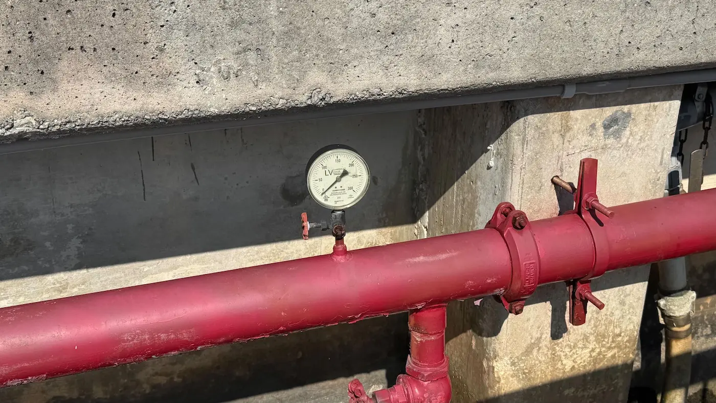 Alerta en Matheson Hammock Marina: Acción Ante Falta de Presión en Bombas de EmergenciaAlert at Matheson Hammock Marina: Action Needed Due to Lack of Pressure in Emergency Pumps.